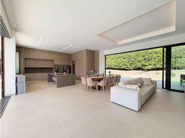 Casa de campo de alto standing de 6 dormitorios en venta San Jerónimo, Departamento de Antioquia