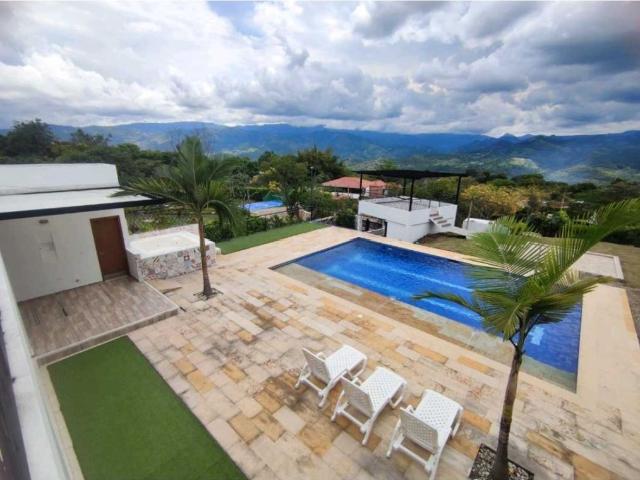 Casa de campo de alto standing de 7 dormitorios en venta La Mesa, Colombia