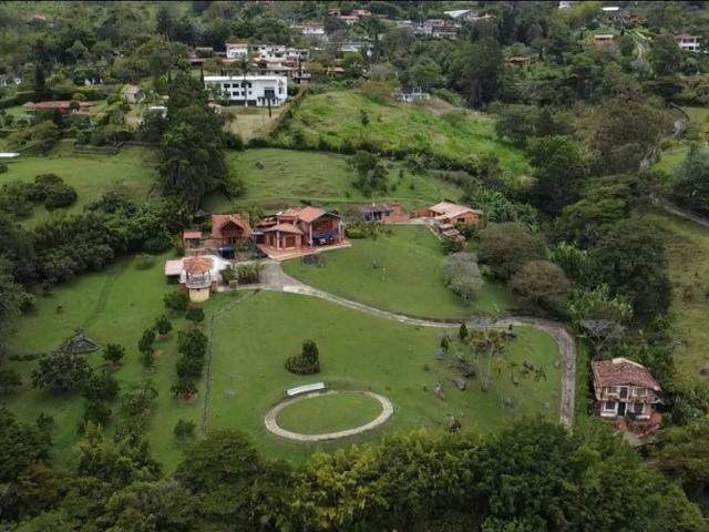 Casa de campo de alto standing de 8 dormitorios en venta Copacabana, Departamento de Antioquia