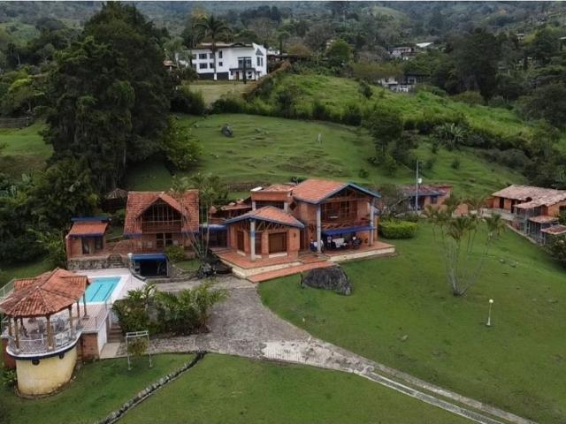 Casa de campo de alto standing de 8 dormitorios en venta Copacabana, Departamento de Antioquia