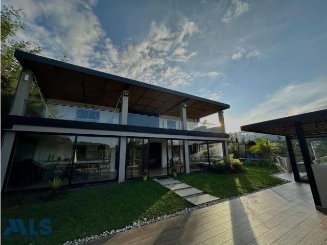 Casa de campo de alto standing de 8 dormitorios en venta Guarne, Departamento de Antioquia