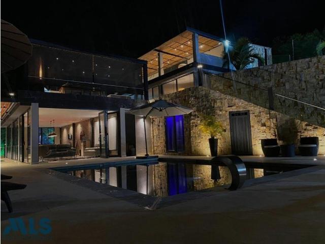 Casa de campo de alto standing de 8 dormitorios en venta Guarne, Departamento de Antioquia