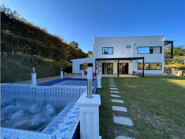 Casa de campo de alto standing de 9 dormitorios en venta Guarne, Colombia