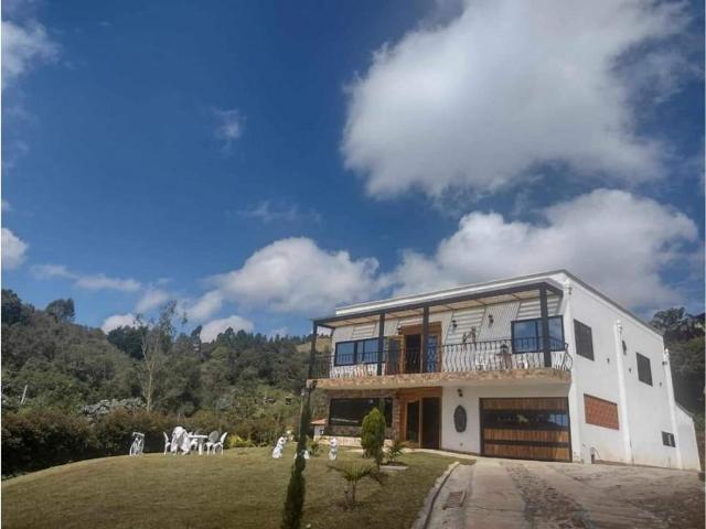 Casa de campo de alto standing de 9 dormitorios en venta Guarne, Colombia