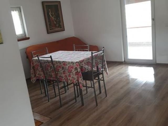 Casă închirieri în Romani