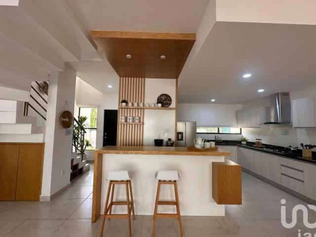 Casa de Lujo con 3 Recámaras cerca de Arbolada