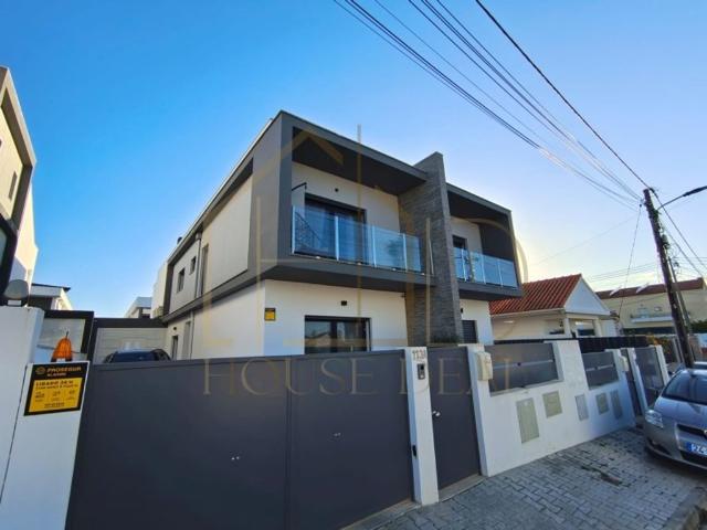 Casa venda em Fernão Ferro, Seixal