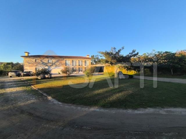 Casa venda em Cernadelo e Lousada (São Miguel e Santa Margarida), Lousada