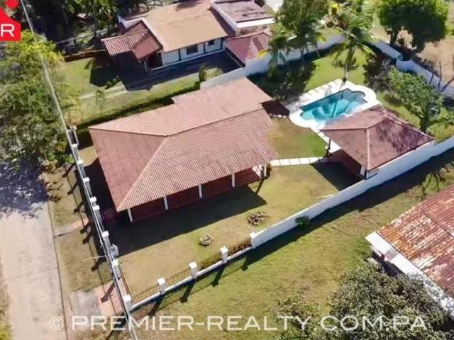 CASA DE PLAYA CON PISCINA EN CORONADO