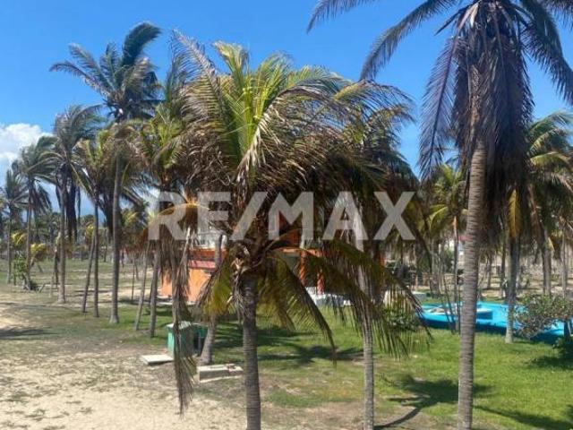 Casa de Playa en Venta, Acapulco 13,896m2 4