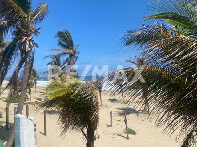 Casa de Playa en Venta, Acapulco 13,896m2 4