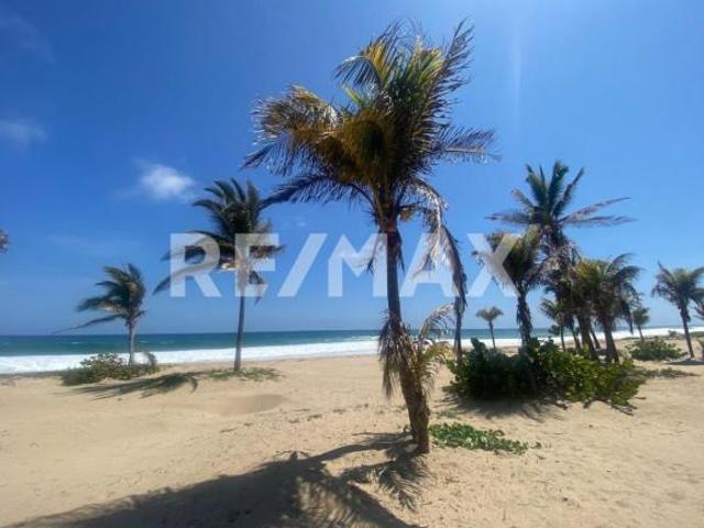 Casa de Playa en Venta, Acapulco 13,896m2 4