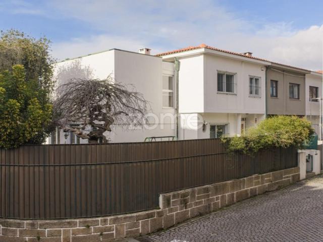 Casa venda em Porto, Lordelo Do Ouro