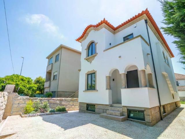 Casa venda em Porto, Lordelo Do Ouro
