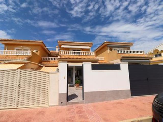 Villa en venta en Benijófar