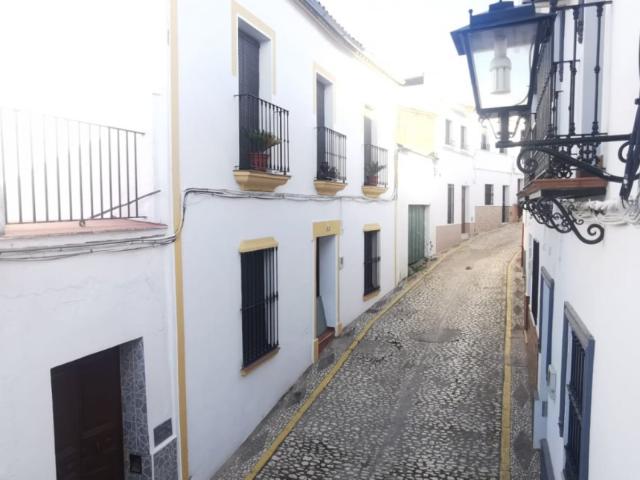 Casa en venta en Arroyomolinos de León, Huelva