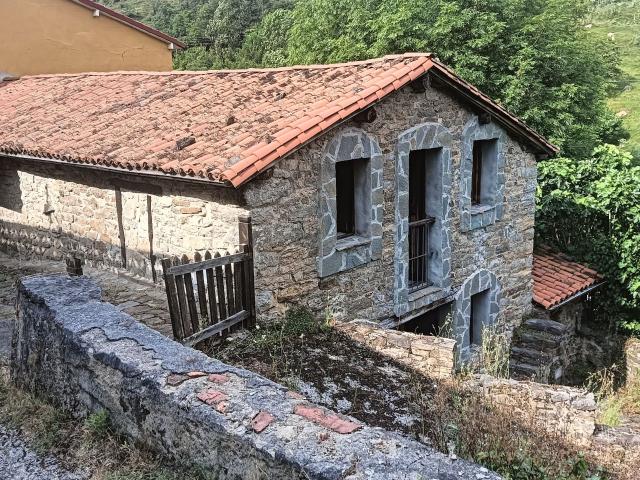 Casa Rural en venta en Lena