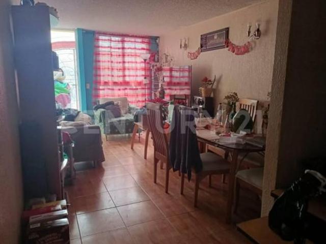 Casa de tres niveles lista para habitarse