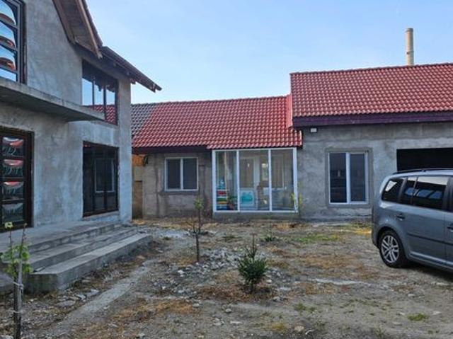 Casă vânzări în Halanga