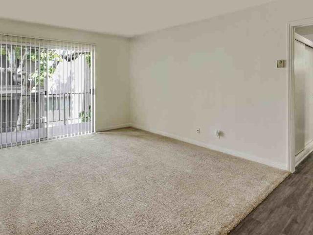 Apartment for rent in Canoga Park, California