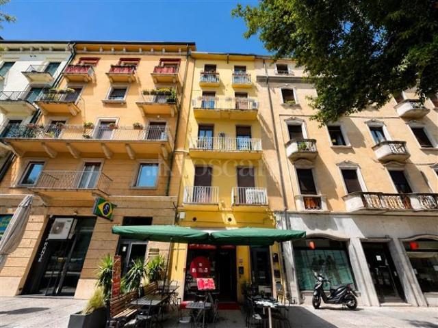 Casa in vendita a Centro storico, Brenzone
