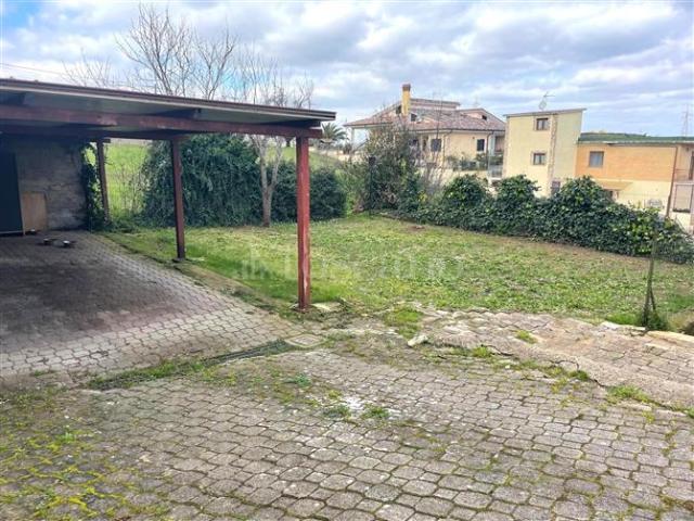 Villa Indipendente in vendita a Monte Migliore, Roma Capitale