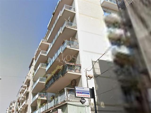 Locale Commerciale in affitto a Picanello-Ognina-Barriera-Canalicchio, Catania