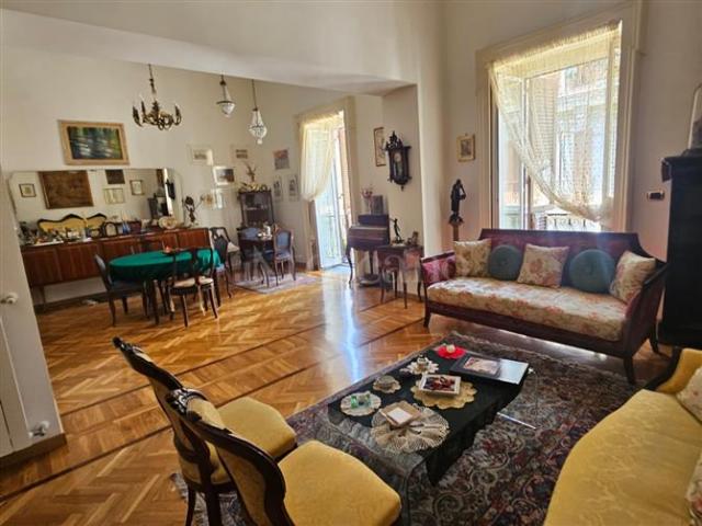 Casa in vendita a Municipalità 1, Pizzofalcone