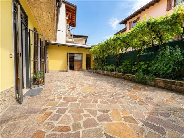 Casa in vendita a Lonato, Lombardia