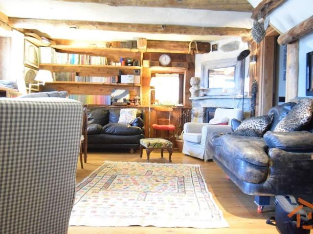Villa Indipendente in vendita a Brusson, Aosta