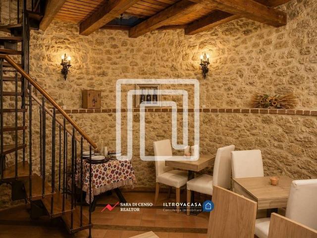 Villa Indipendente in vendita a Sulmona, Abruzzo