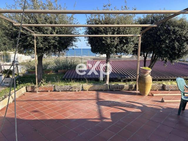 Villa Indipendente in vendita a Terracina, Lazio