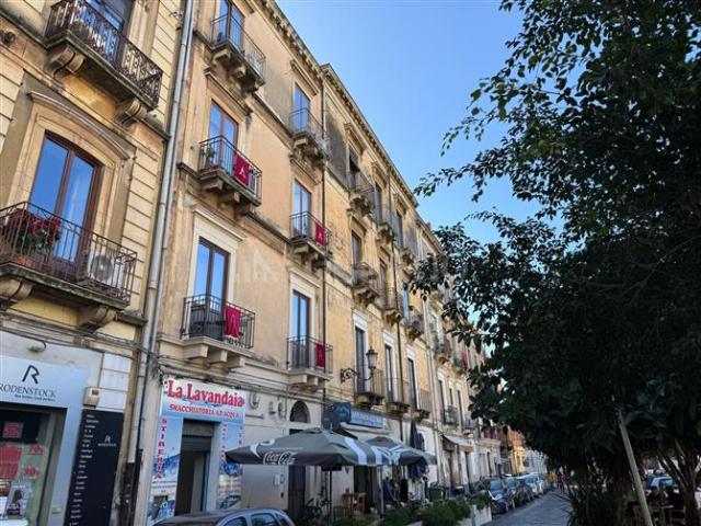 Casa in vendita a Borgo-Sanzio, Catania