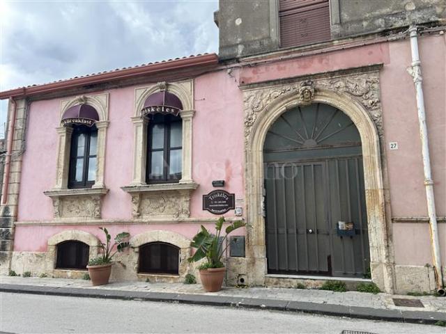 Palazzo in vendita a Santa Lucia, Siracusa