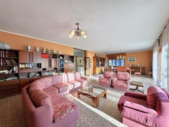 Casa in vendita a Peschiera Del Garda, Veneto