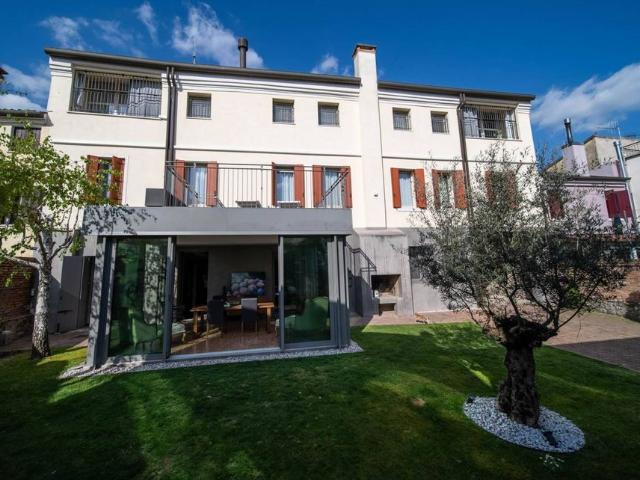 Villa Indipendente in vendita a Este, Veneto