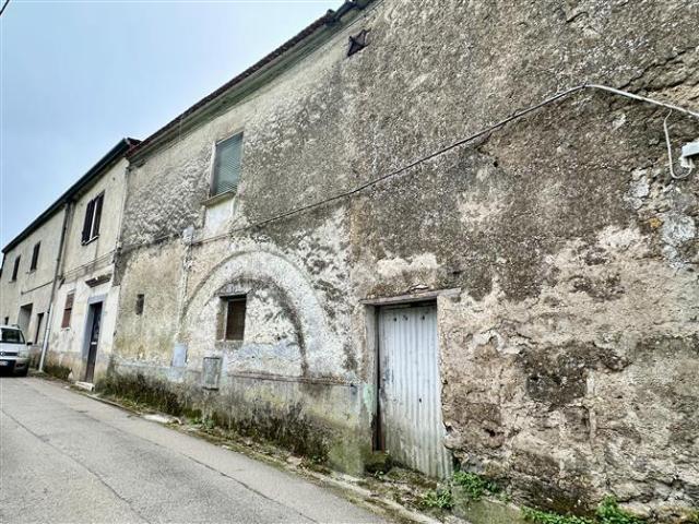 Casa in vendita a Castel Morrone, Campania