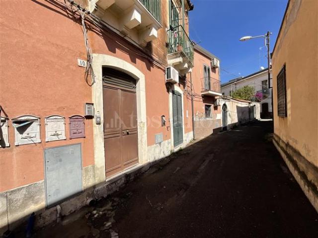 Casa in vendita a Borgo-Sanzio, Catania