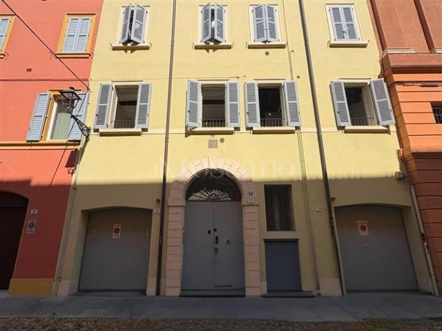 Casa in vendita a Centro Storico, Modena
