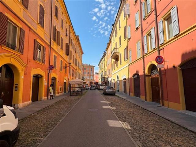 Casa in vendita a Centro Storico, Modena