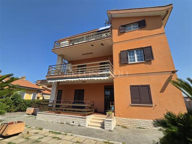 Casa in vendita a Stagni di Ostia, Roma Capitale