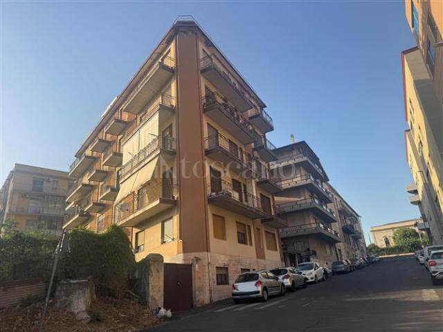 Casa in vendita a Borgo-Sanzio, Catania