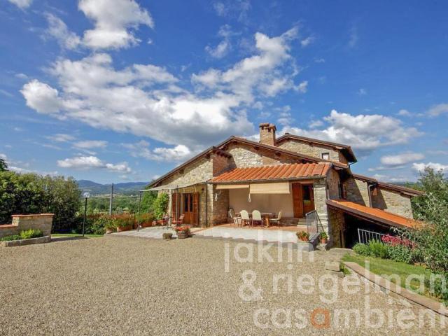 Casa in vendita a Lierna, Poppi