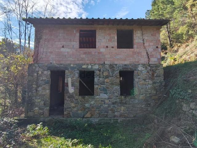 Rustico in vendita a Castelvecchio di Compito, Capannori