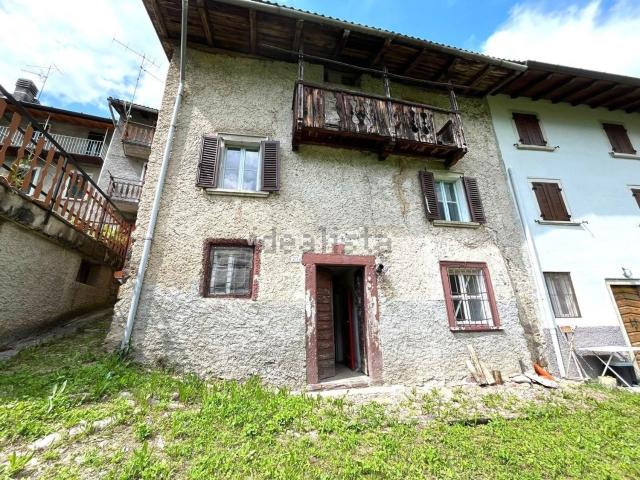 Rustico in vendita a Comunità Montana della Valle Brembana, Roncobello