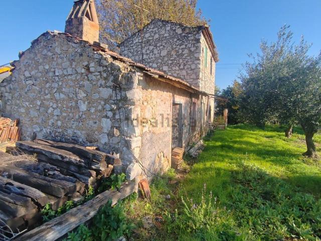 Rustico in vendita a Priverno, Lazio