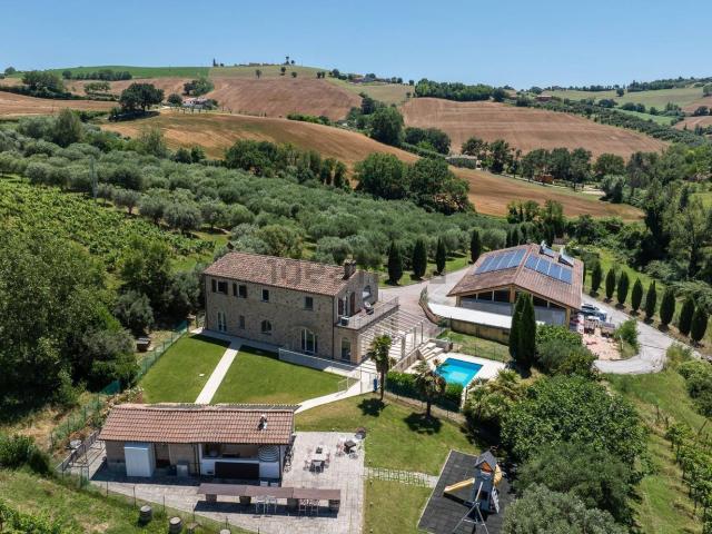 Rustico in vendita a Borgo Molino, Marche