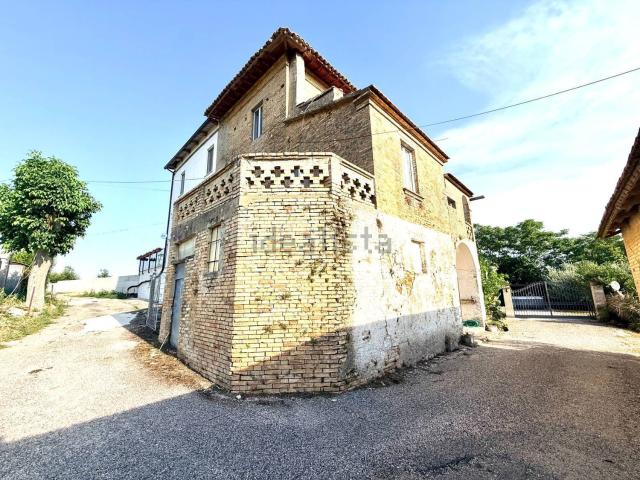Rustico in vendita a Spinetoli, Ascoli Piceno