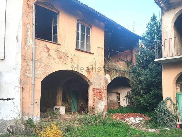 Rustico in vendita a Turate, Lombardia