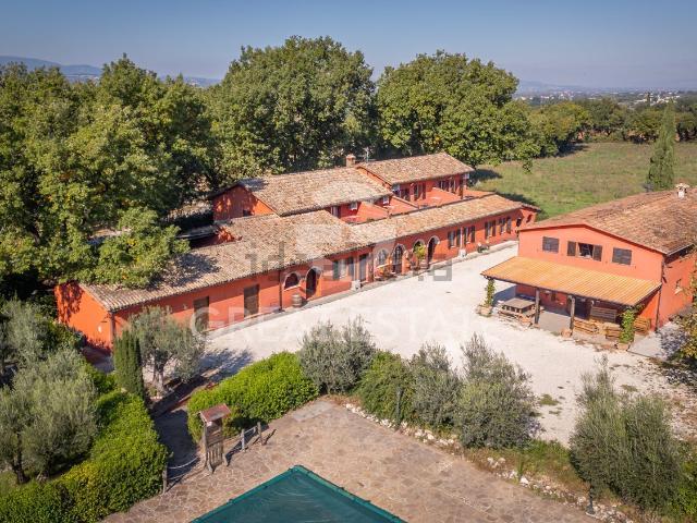 Rustico in vendita a Spoleto, Umbria